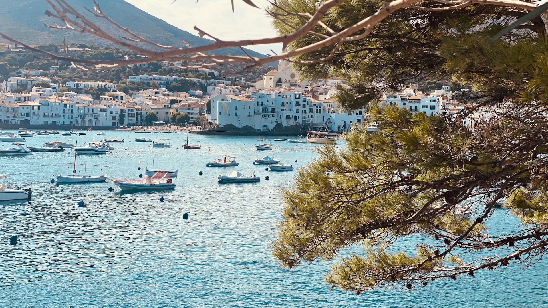 Vacaciones playeras en Europa: Cadaqués, España